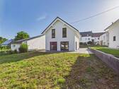 Rückansicht - Freundlicher Neubau mit Terrasse und Garten - umgehend bezugsfertig! L- Echternach 25min.
