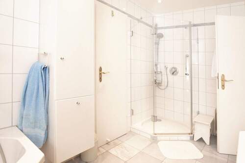 Tageslichtbadezimmer Erdgeschoss (II) - 