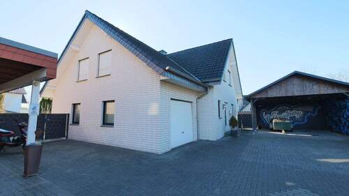 Frontansicht - 5 Zimmer Einfamilienhaus in Salzkotten / Mantinghausen