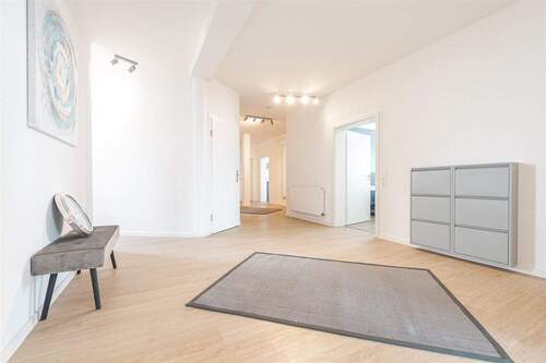 Eingang Diele OG - 1 Zimmer Mehrfamilienhaus, Wohnhaus zum Kaufen in Aichtal