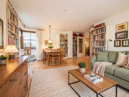 Wohnzimmer - Ruhig gelegene 3-Zimmer-Erdgeschosswohnung mit großem Garten in Bernau am Chiemsee