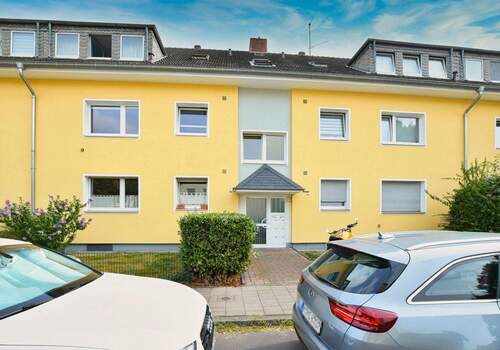 Hausansicht - Schöne, helle, gut geschnittene 3-Zimmer Wohnung mit Balkon!