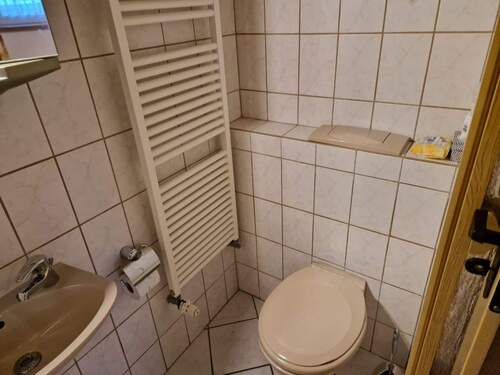 Das Bad - Etagenwohnung mit 26,00 m&sup2; in Oberostendorf zur Miete