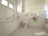 Bad mit Wanne - 