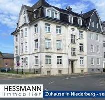 Imposantes Mehrfamilienhaus mit separatem Hintergebäude in zentraler Lage von Velbert.