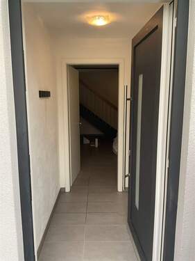 KG Eingang - 6 Zimmer Mehrfamilienhaus, Wohnhaus zum Kaufen in Frensdorf