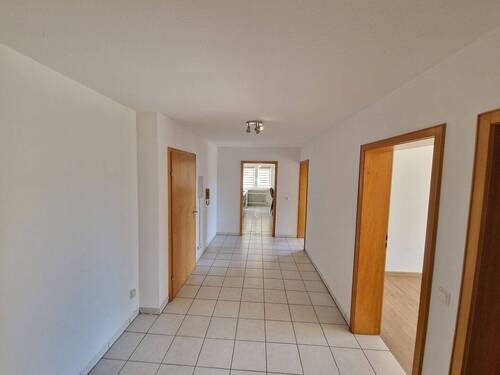 Flur - Terrassenwohnung mit 89,70 m&sup2; in Bad Bocklet zum Kaufen