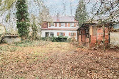 Rückansicht Gebäude - Ein Einfamilienhaus mit Geschichte und Charme - Ihre Chance auf ein individuelles Wohnprojekt!