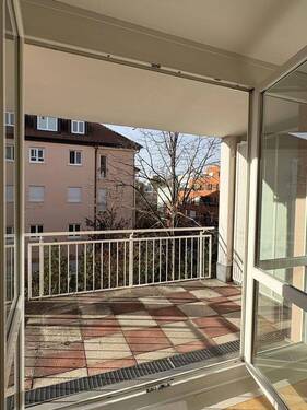 Terrasse West-Süd - Terrassen 2-Zimmer-Wohnung, zentral aber ruhig mit Wohlfühlcharakter in Laim