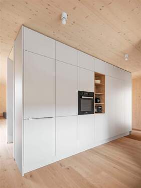 Die Küche mit Einbaumöbel - Mehrfamilienhaus, Wohnhaus mit 178,00 m&sup2; in Bad Kohlgrub zum Kaufen