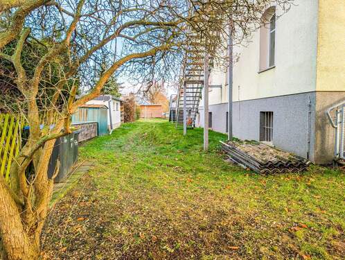 Hinter dem Haus - 