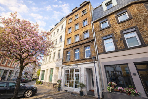 Außenansicht - Ein Stück Geschichte in bester Lage: Denkmalgeschütztes Objekt nahe dem Rhein