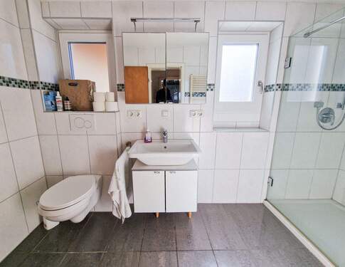 Tageslichtbad der Hauptwohnung - 