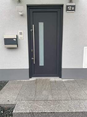 Eingang - Reiheneckhaus im Herzen von Frensdorf zu verkaufen, ab 01.07.26 frei! - Neubau von 2021!