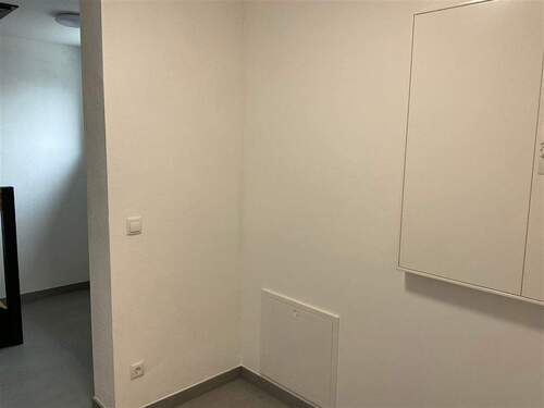 KG Garderobe - 6 Zimmer Mehrfamilienhaus, Wohnhaus zum Kaufen in Frensdorf