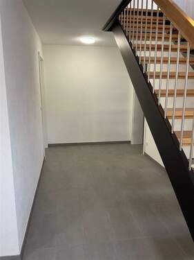 KG Flur - 6 Zimmer Mehrfamilienhaus, Wohnhaus in Frensdorf