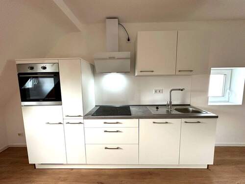 IMG_5415.JPG - 2-Zimmer-Dachgeschosswohnung mit neuer Einbauküche Im 2. Obergeschoss ohne Aufzug
