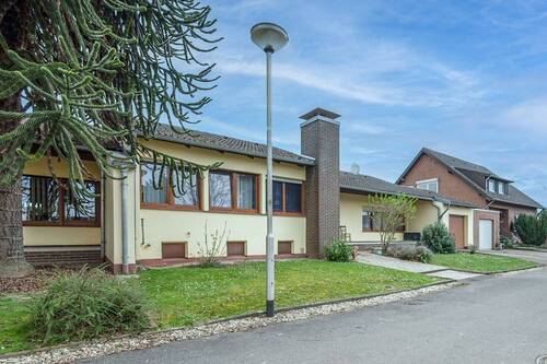 WWW.BOUWENS.DE - 4 Zimmer Bungalow zum Kaufen in Heinsberg / Karken