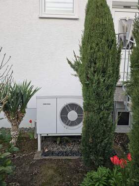 Außeneinheit der Luftwärmepump - 7 Zimmer Mehrfamilienhaus, Wohnhaus zum Kaufen in Mommenheim