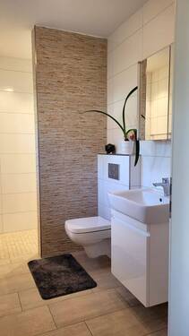 Gäste-WC mit begehbarer Dusche.jpeg - 