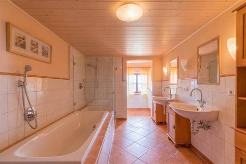 Ö Badezimmer Obergeschoss - 