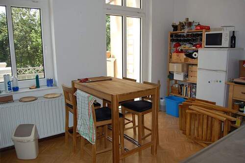 Blick in Wohnküche mit Balkontür - 