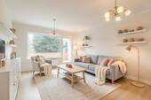 Wohnzimmer - (KI generiert) - 3 Zimmer Etagenwohnung in Berlin