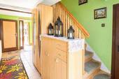 Hausflur mit Treppenaufgang - 