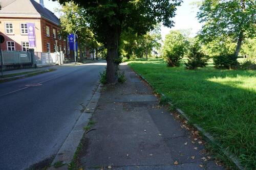 Bild 1 - Großzügige Grundstücksfläche in Riesa-Gröba