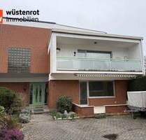 Attraktives Zweifamilienhaus mit Garten, großem Hof und Garagen - Neuwied / Niederbieber