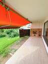 Terrasse mit Markise und Außenkamin - 