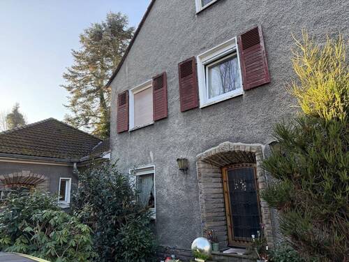 Hauseingang mit Anbau.JPG - 9 Zimmer Einfamilienhaus zum Kaufen in Witten