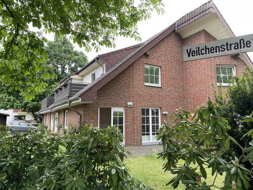 Hausansicht mit Garten - v. PRIVAT Großzügige 3-Zimmer Erdgeschoßwohnung in Brinkum, Stuhr