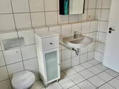 Bad mit Wanne und Dusche - 