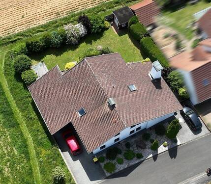 Vogelperspektive - 7 Zimmer Einfamilienhaus zum Kaufen in Leinach
