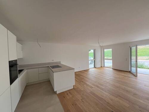 Küche und Essbereich - 5,5-Zimmer-Erdgeschosswohnung mit Garten und Küche sucht einen Erstmieter