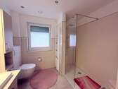 Badezimmer mit Dusche - 