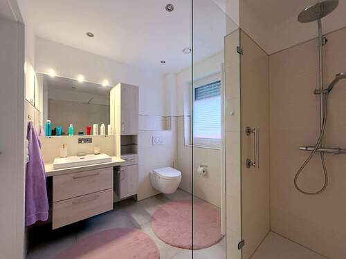 Badezimmer mit Dusche - 