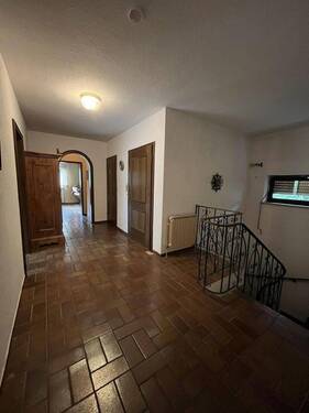 Flurbereich mit Treppe Keller - 