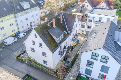 Seitenansicht mit Eingang - 