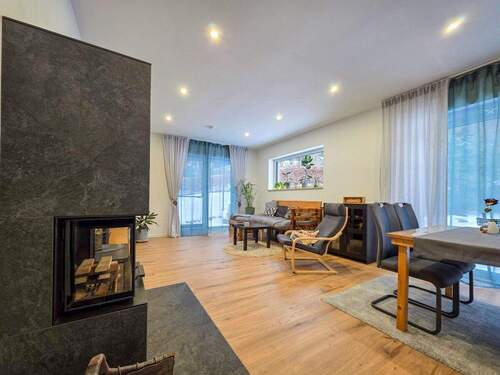 Wohnbereich - Energieeffizienz trifft Lifestyle - neues Einfamilienhaus in Randlage von Aue mit Garten, Terrasse und Garagen