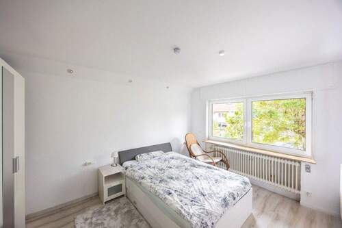 Schlafzimmer OG - 8 Zimmer Mehrfamilienhaus, Wohnhaus in Pleidelsheim