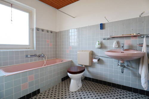 Vollbad im Obergeschoss - 