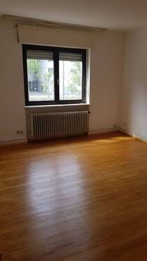 Zimmer 2 EG - 3 Zimmer Etagenwohnung in Karlsruhe