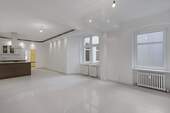 Wohnzimmer mit viel Licht - Lichtdurchflutete modernisierte Altbauwohnung mit flexiblem Grundriss - 100?m² im Gartenhaus