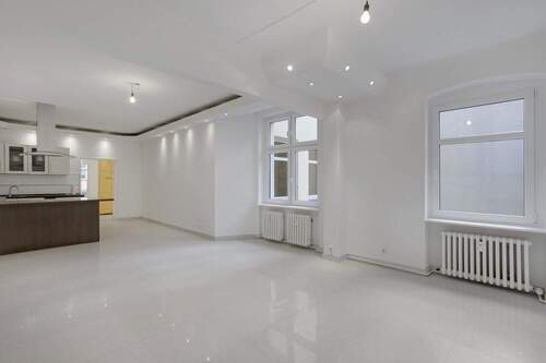 Wohnzimmer mit viel Licht - Lichtdurchflutete modernisierte Altbauwohnung mit flexiblem Grundriss - 100?m² im Gartenhaus