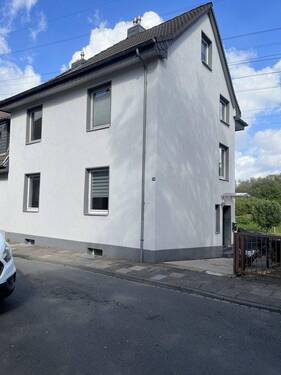 Hausansicht - Geräumiges 6-Zimmer Reihenhaus in Duisburg-Süden