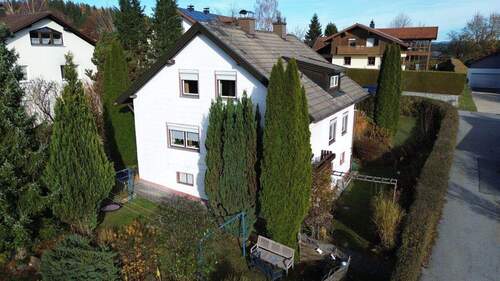 Drohnenansicht von West nach Ost - 6 Zimmer Einfamilienhaus in Regen