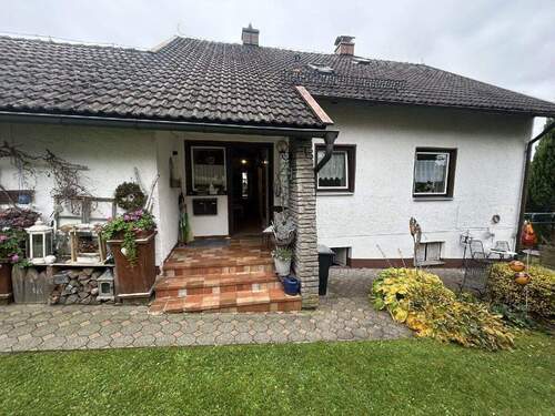 Hauszugang Nordseite - Einfamilienhaus mit 124,00 m&sup2; in Regen zum Kaufen