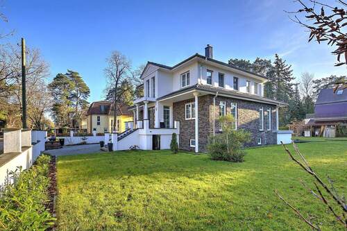 Hausansicht - Eleganz und Qualität: Familienhaus in Falkensee